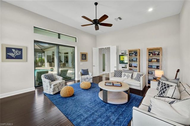 8675 Amour CT, Naples, FL 34119