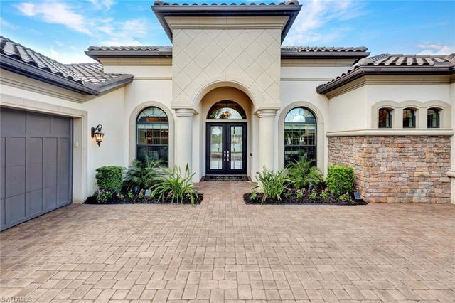 8675 Amour CT, Naples, FL 34119