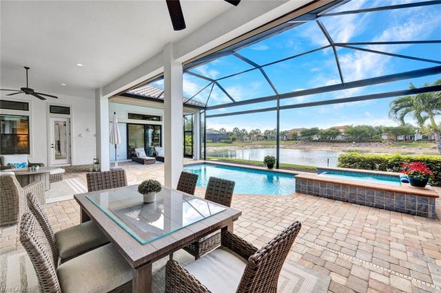 8675 Amour CT, Naples, FL 34119