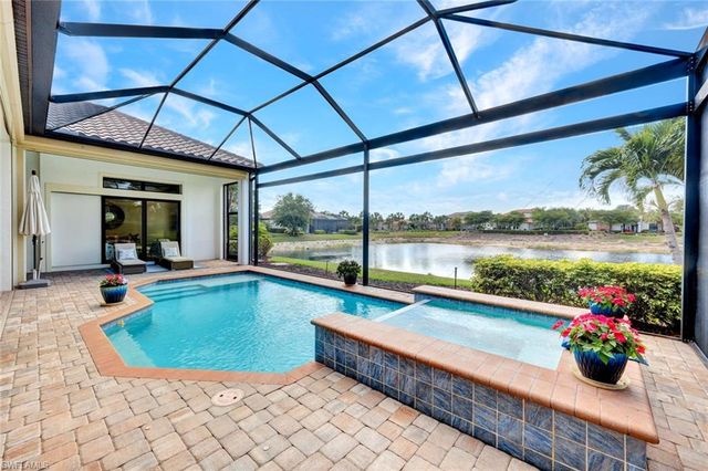 8675 Amour CT, Naples, FL 34119