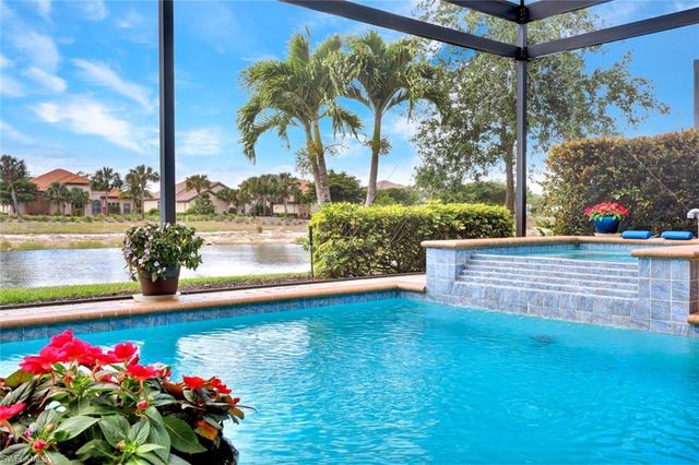 8675 Amour CT, Naples, FL 34119