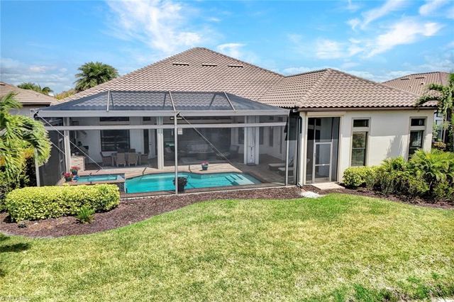 8675 Amour CT, Naples, FL 34119