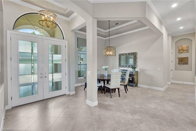 8675 Amour CT, Naples, FL 34119