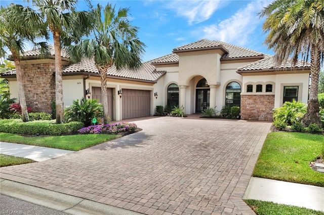 8675 Amour CT, Naples, FL 34119