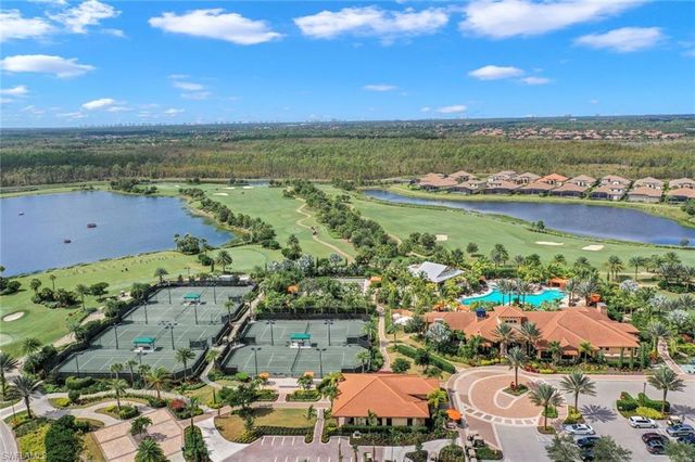 8675 Amour CT, Naples, FL 34119