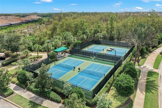 8675 Amour CT, Naples, FL 34119