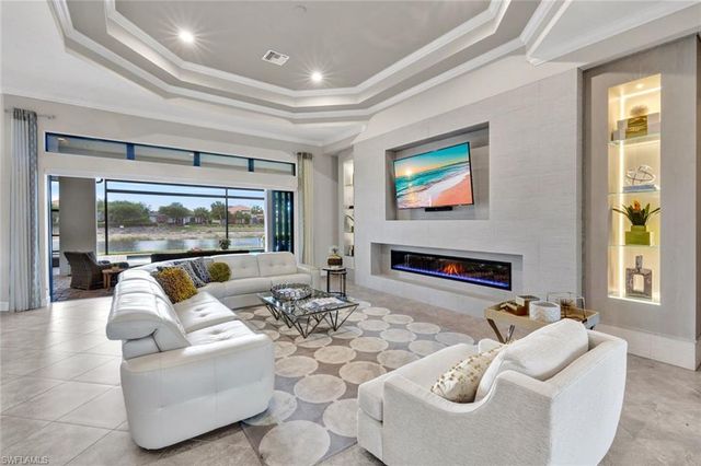 8675 Amour CT, Naples, FL 34119