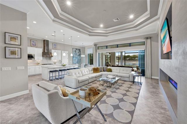 8675 Amour CT, Naples, FL 34119