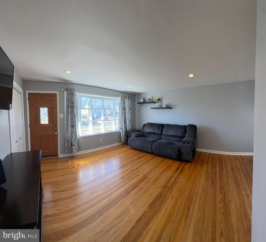 509 EXTON RD, Hatboro, PA 19040