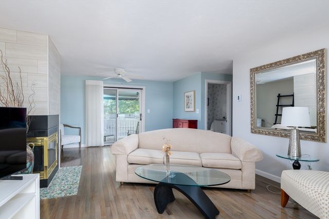 102 Torrey Lane Ext 102, Holden, MA 01520