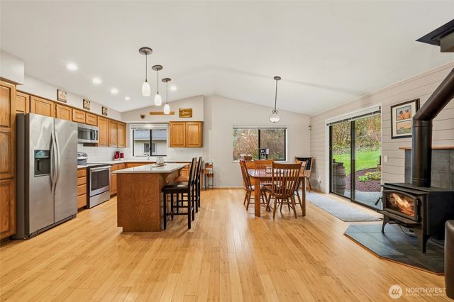 6830 Norma Beach Road, Edmonds, WA 98026