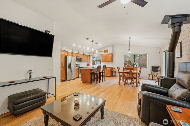 6830 Norma Beach Road, Edmonds, WA 98026
