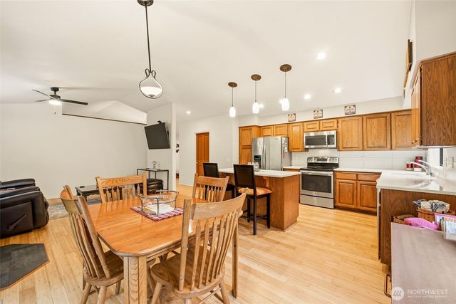 6830 Norma Beach Road, Edmonds, WA 98026