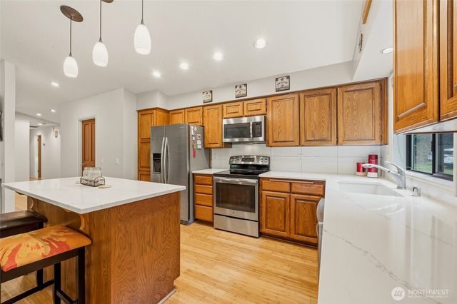 6830 Norma Beach Road, Edmonds, WA 98026