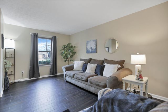 2417 Fernwood Avenue, Grove City, OH 43123