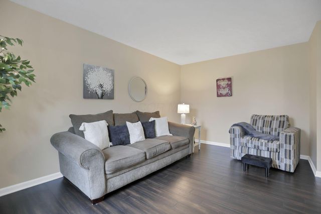 2417 Fernwood Avenue, Grove City, OH 43123