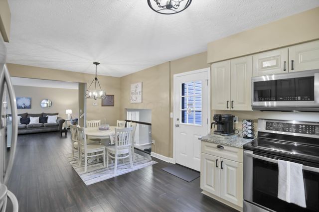 2417 Fernwood Avenue, Grove City, OH 43123