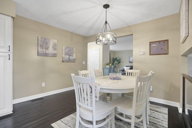 2417 Fernwood Avenue, Grove City, OH 43123