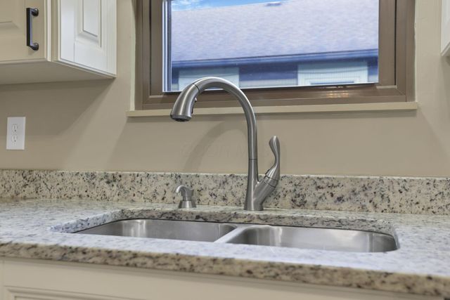 2417 Fernwood Avenue, Grove City, OH 43123