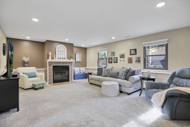 2417 Fernwood Avenue, Grove City, OH 43123