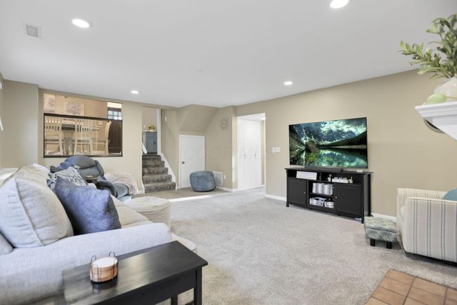 2417 Fernwood Avenue, Grove City, OH 43123