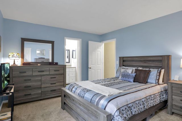 2417 Fernwood Avenue, Grove City, OH 43123