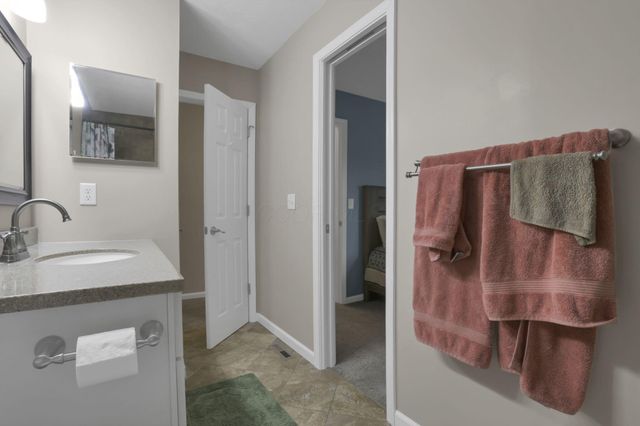 2417 Fernwood Avenue, Grove City, OH 43123