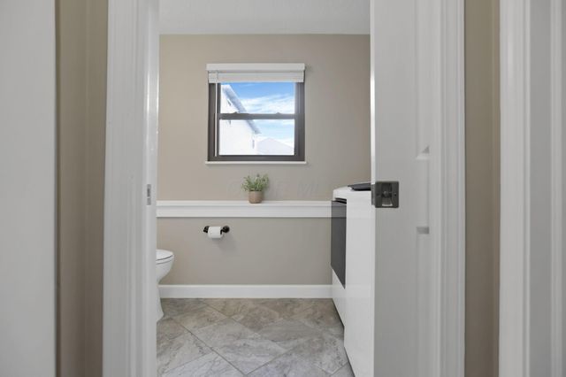 2417 Fernwood Avenue, Grove City, OH 43123