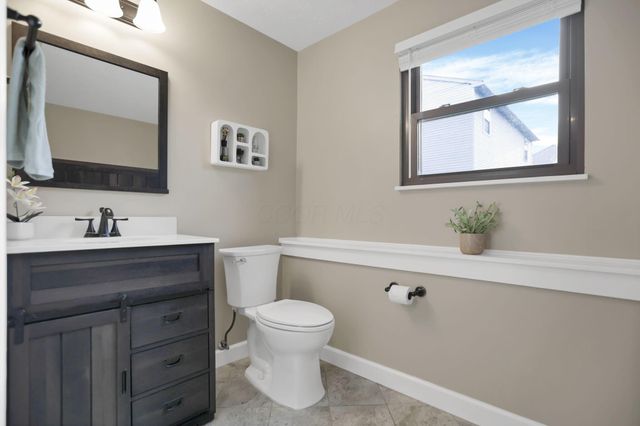 2417 Fernwood Avenue, Grove City, OH 43123