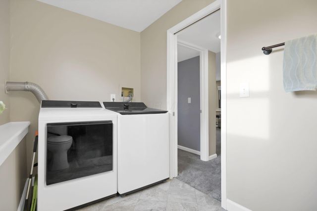 2417 Fernwood Avenue, Grove City, OH 43123