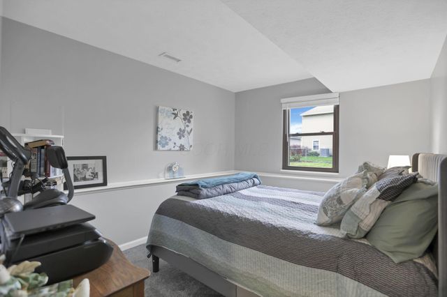 2417 Fernwood Avenue, Grove City, OH 43123