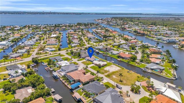 5230 Sarasota CT, Cape Coral, FL 33904