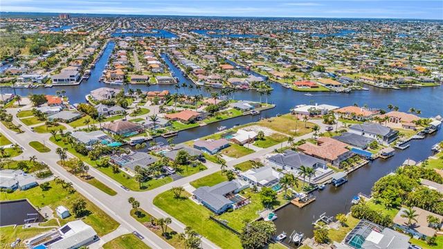 5230 Sarasota CT, Cape Coral, FL 33904