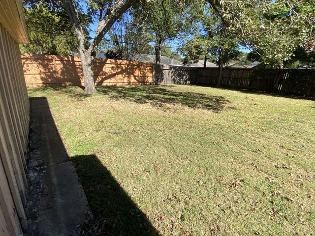 5566 Beechnut Street, Houston, TX 77096