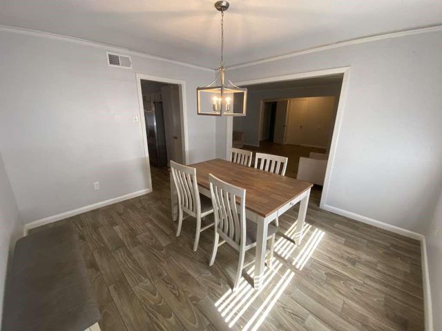 5566 Beechnut Street, Houston, TX 77096