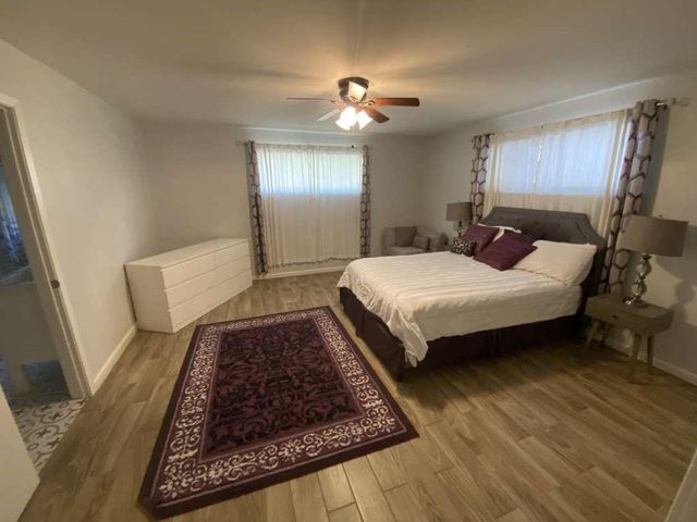 5566 Beechnut Street, Houston, TX 77096