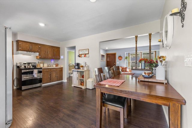 2104 Garland AVENUE, Waukesha, WI 53188