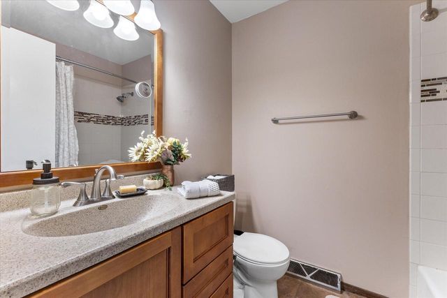 2104 Garland AVENUE, Waukesha, WI 53188