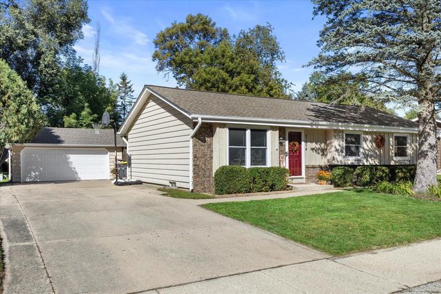 2104 Garland AVENUE, Waukesha, WI 53188