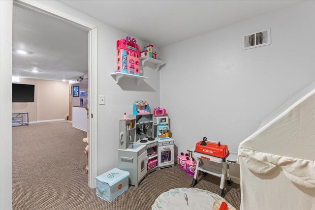 2104 Garland AVENUE, Waukesha, WI 53188