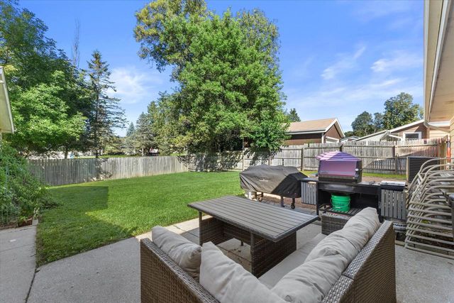 2104 Garland AVENUE, Waukesha, WI 53188