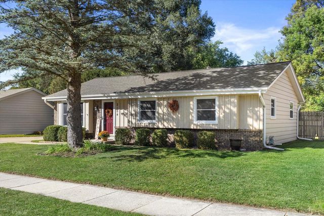 2104 Garland AVENUE, Waukesha, WI 53188