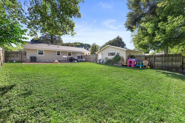 2104 Garland AVENUE, Waukesha, WI 53188