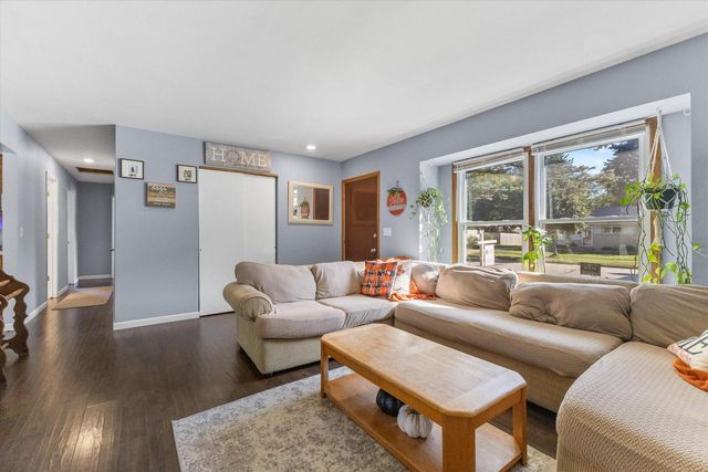 2104 Garland AVENUE, Waukesha, WI 53188