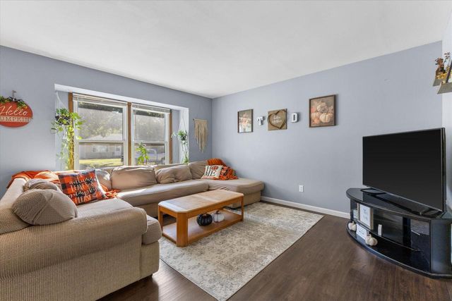 2104 Garland AVENUE, Waukesha, WI 53188