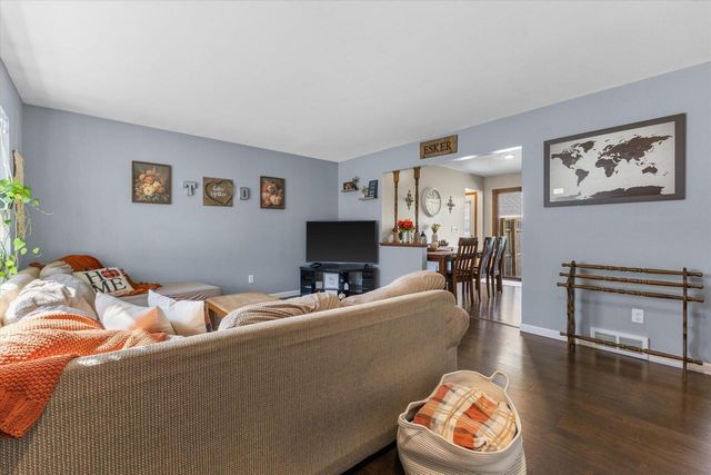 2104 Garland AVENUE, Waukesha, WI 53188