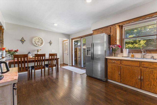 2104 Garland AVENUE, Waukesha, WI 53188