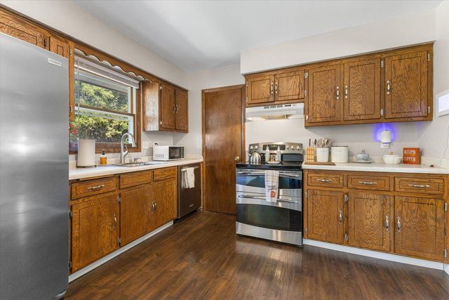 2104 Garland AVENUE, Waukesha, WI 53188