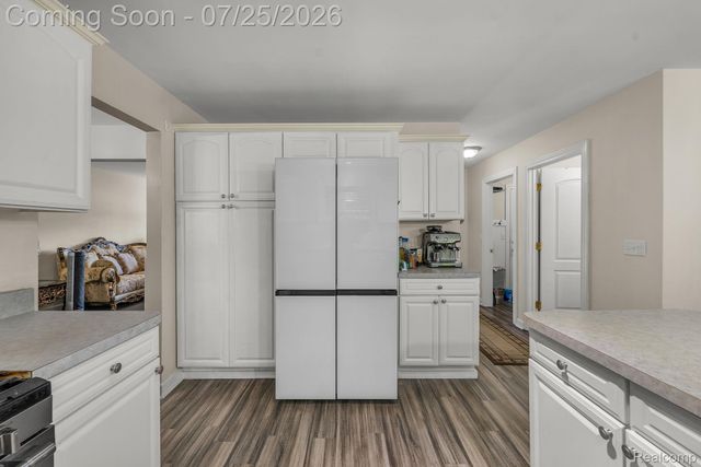 26923 Pepperwood Drive, Woodhaven, MI 48183