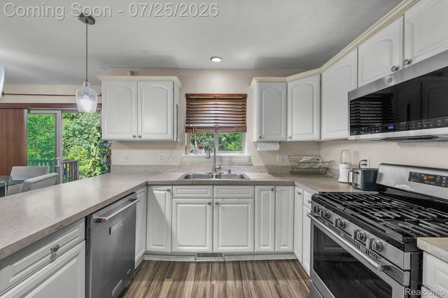 26923 Pepperwood Drive, Woodhaven, MI 48183
